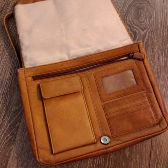 Vintage Cowhide Boulder Ridge business bag. - Picture 3 of 5